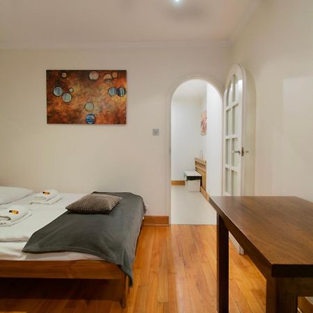 Stylish 2 Bedroom Apartment Morsztynowska Street كراكوفيا المظهر الخارجي الصورة